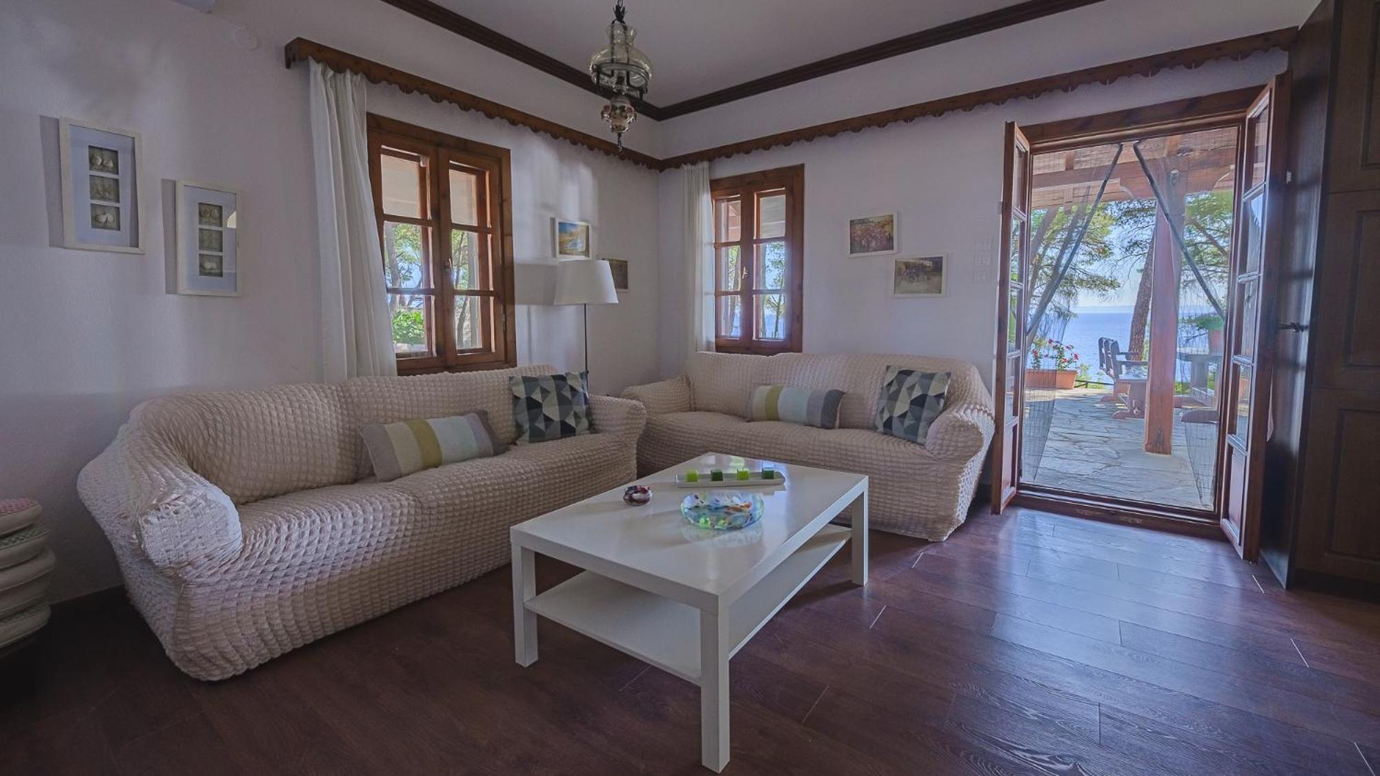 Squirrel Beach Front Villa, Metamorfosi Luaran gambar